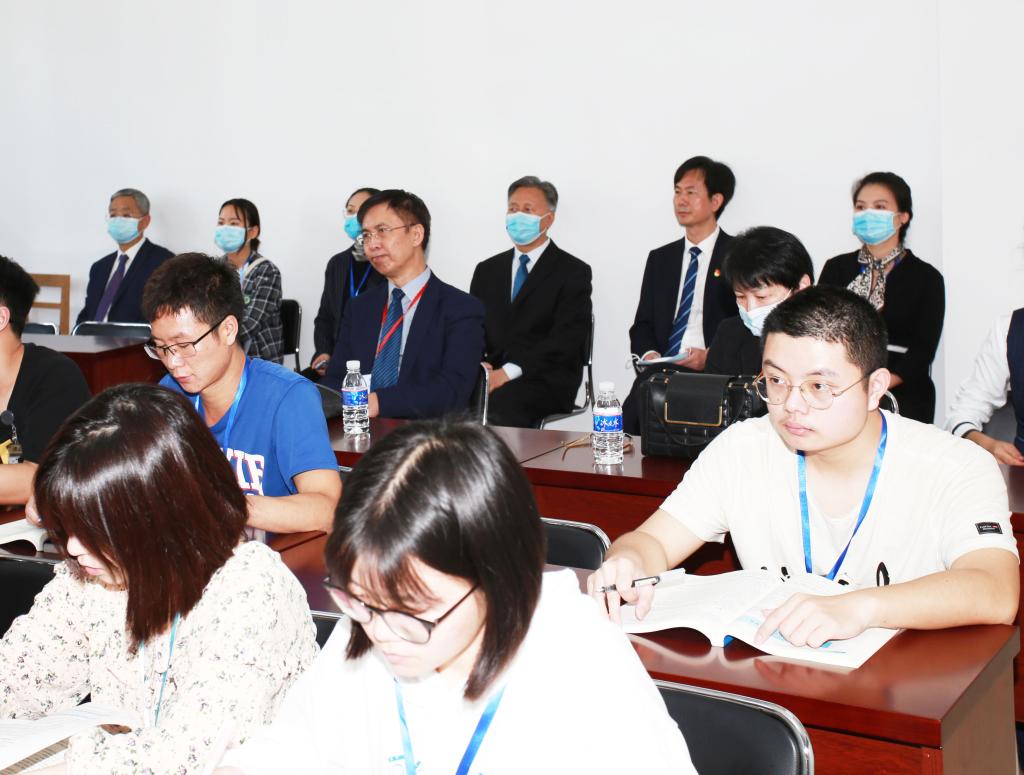 专家听取心血管内科理论授课