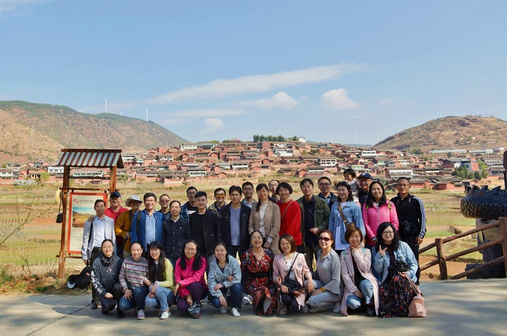 医学院教职工参观迤沙拉村