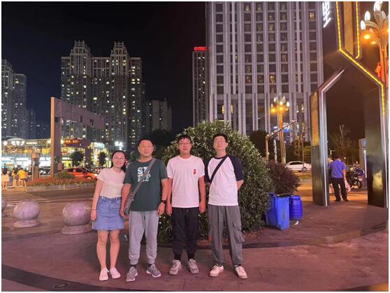 基础医学院教师与校友合影