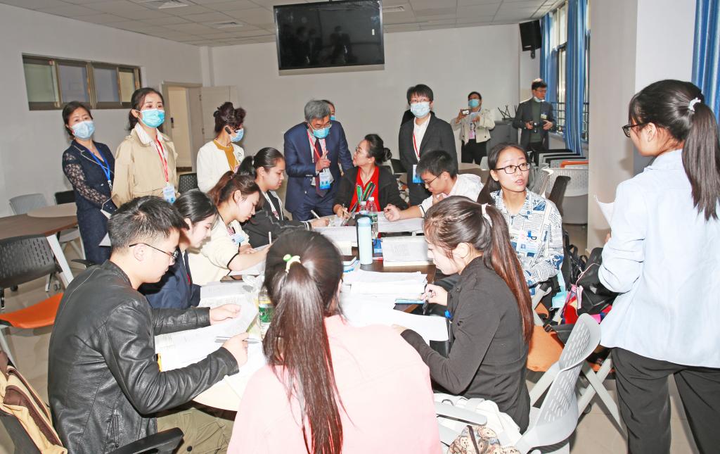 专家听取PBL课程